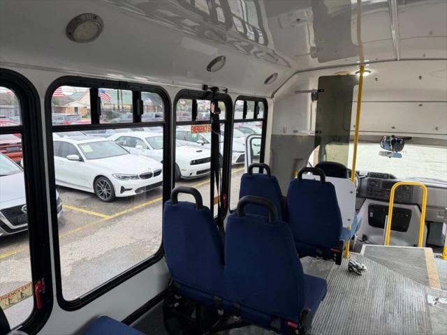 2014 Ford E-450 Cutaway Base