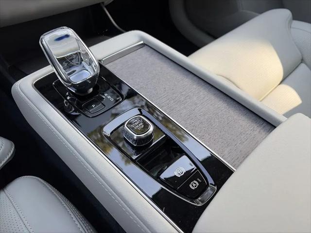 2026 Volvo XC90 Plug-In Hybrid Ultra, T8 AWD, Electric/Gasoline, Bright, 7 Seats
