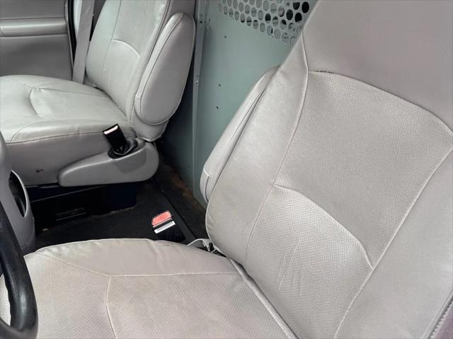 2001 Ford E-150 Commercial