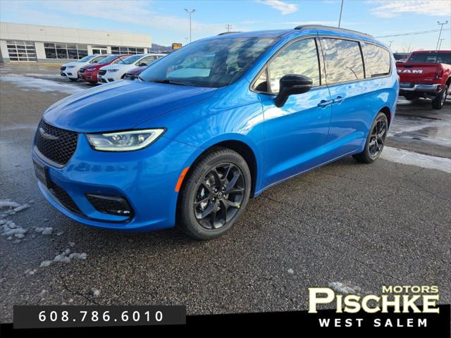 2026 Chrysler Pacifica Select for sale in West Salem, WI