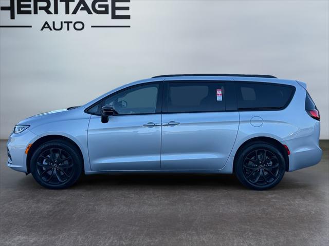 2026 Chrysler Pacifica Select AWD