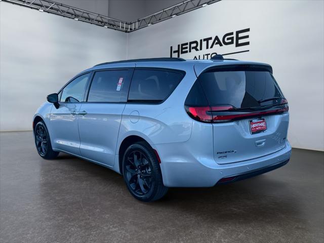 2026 Chrysler Pacifica Select AWD