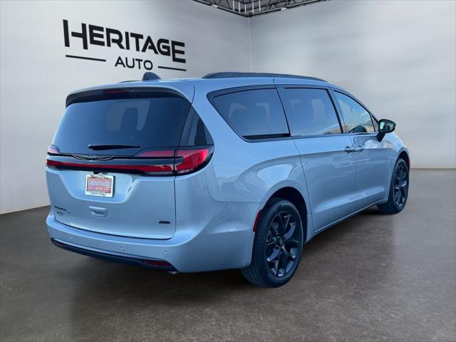 2026 Chrysler Pacifica Select AWD