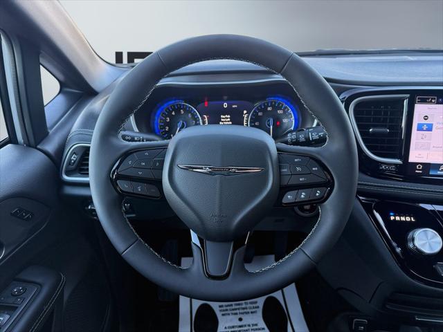 2026 Chrysler Pacifica Select AWD