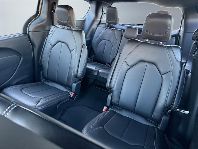 2026 Chrysler Pacifica Select AWD
