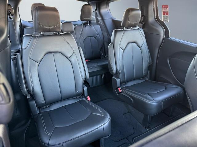 2026 Chrysler Pacifica Select AWD