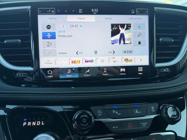 2026 Chrysler Pacifica Select AWD