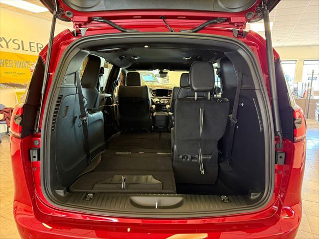 2026 Chrysler Pacifica Select AWD