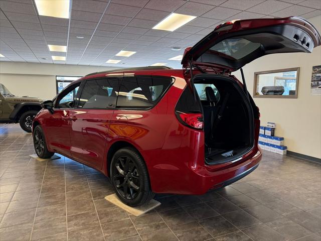 2026 Chrysler Pacifica Select AWD