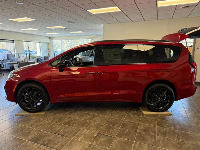 2026 Chrysler Pacifica Select AWD