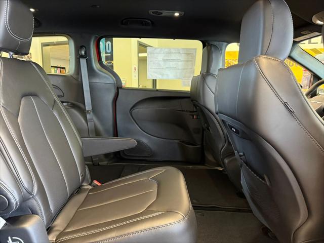 2026 Chrysler Pacifica Select AWD