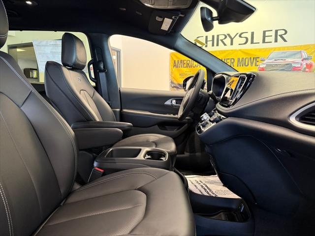 2026 Chrysler Pacifica Select AWD