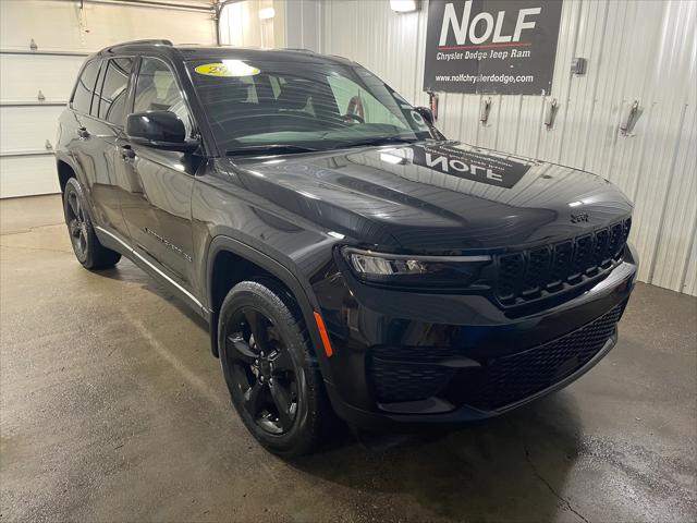 2023 Jeep Grand Cherokee Altitude 4x4 2023 Jeep Grand Cherokee Altitude 4x4