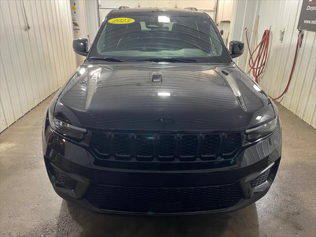 2023 Jeep Grand Cherokee Altitude 4x4 2023 Jeep Grand Cherokee Altitude 4x4