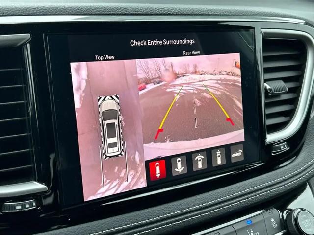 2026 Chrysler Pacifica Select AWD