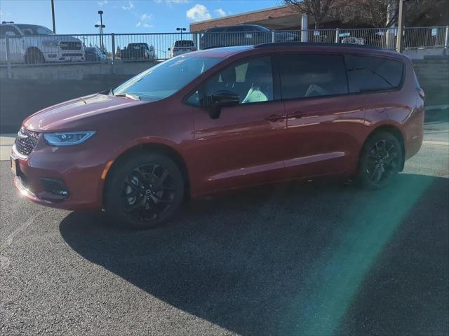 2026 Chrysler Pacifica Select AWD