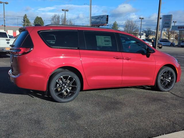 2026 Chrysler Pacifica Select AWD