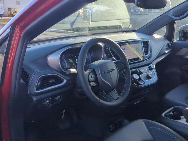 2026 Chrysler Pacifica Select AWD