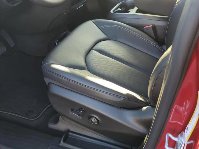 2026 Chrysler Pacifica Select AWD
