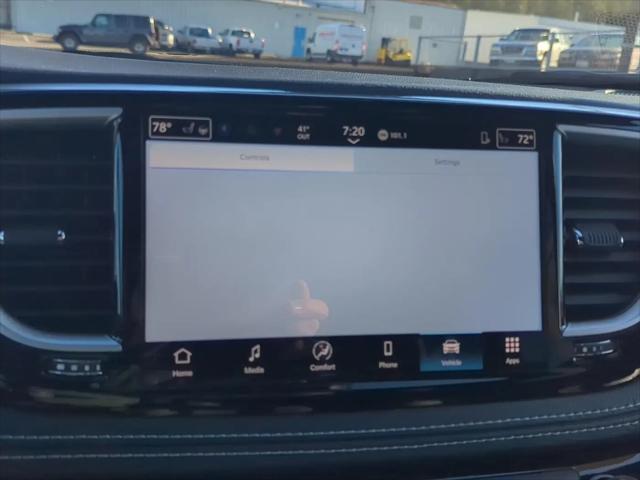 2026 Chrysler Pacifica Select AWD