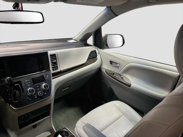 2017 Toyota Sienna XLE 7 Passenger