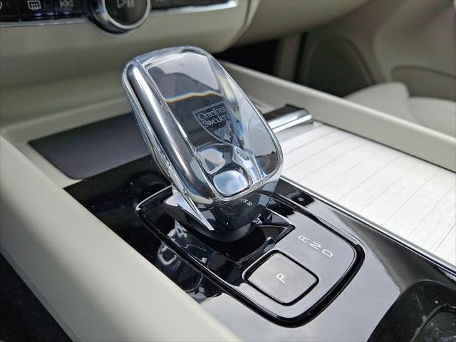 2026 Volvo XC60 Plug-In Hybrid Ultra, T8 AWD Electric/Gasoline, Dark