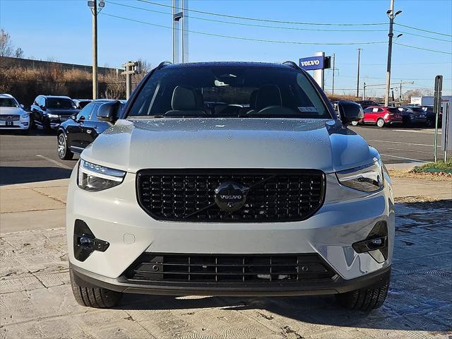 2026 Volvo XC40 Black Edition Ultra, B5 AWD Gas (mild hybrid)