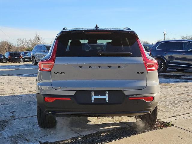2026 Volvo XC40 Black Edition Ultra, B5 AWD Gas (mild hybrid)