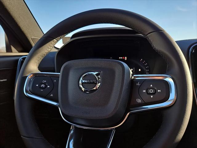 2026 Volvo XC40 Black Edition Ultra, B5 AWD Gas (mild hybrid)