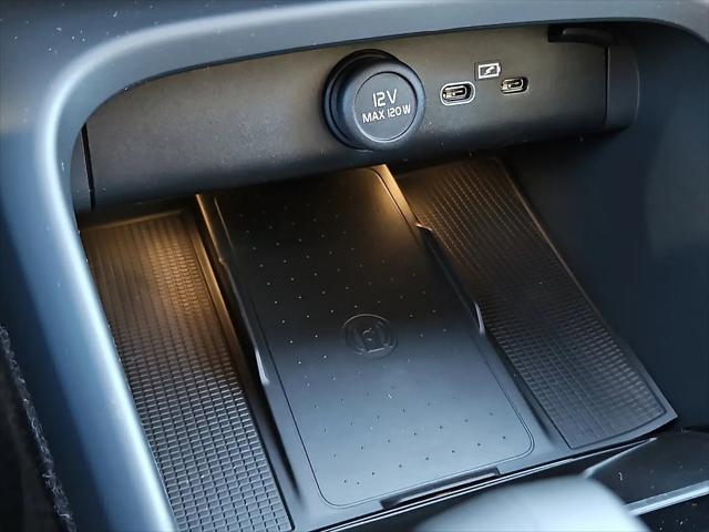 2026 Volvo XC40 Black Edition Ultra, B5 AWD Gas (mild hybrid)