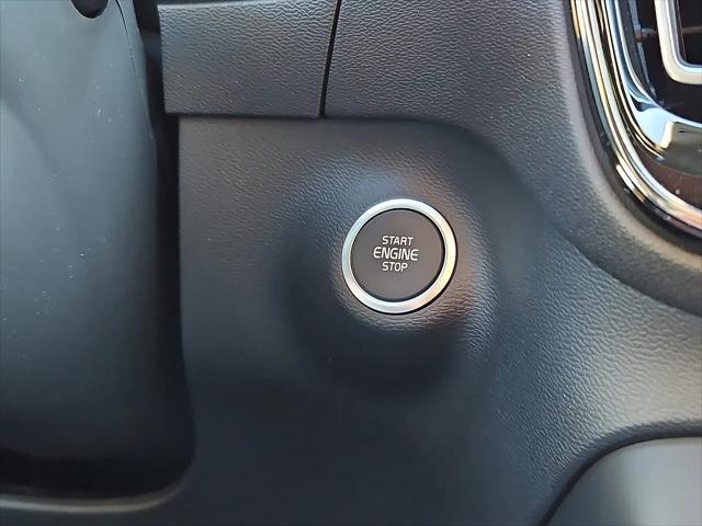 2026 Volvo XC40 Black Edition Ultra, B5 AWD Gas (mild hybrid)