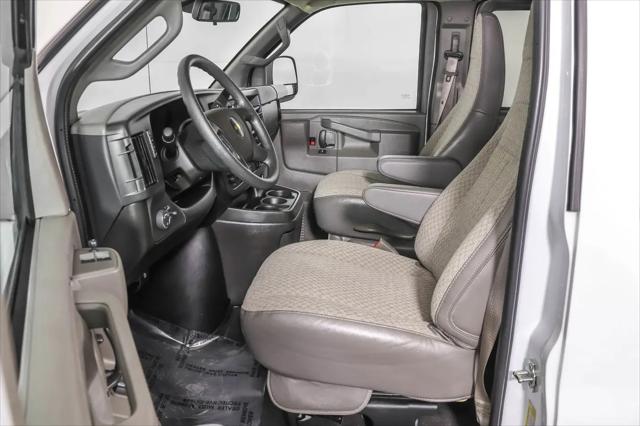 2025 Chevrolet Express Passenger RWD 3500 Extended Wheelbase LT
