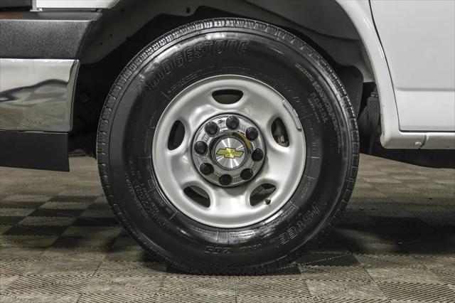 2025 Chevrolet Express Passenger RWD 3500 Extended Wheelbase LT