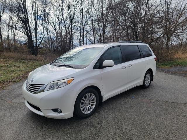 2015 Toyota Sienna XLE 8 Passenger