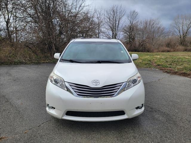 2015 Toyota Sienna XLE 8 Passenger