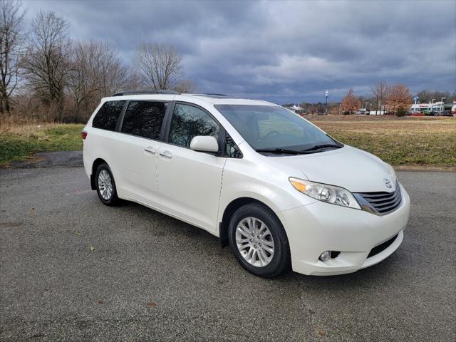 2015 Toyota Sienna XLE 8 Passenger