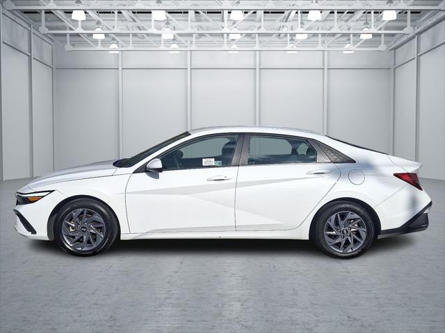 2024 Hyundai Elantra SEL 2024 Hyundai Elantra SEL