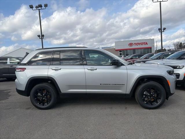 2026 Jeep Grand Cherokee GRAND CHEROKEE LAREDO ALTITUDE 4X4