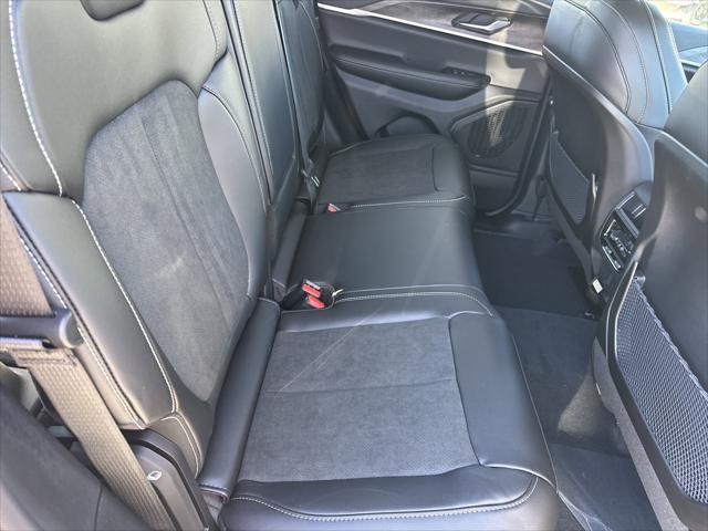 2026 Jeep Grand Cherokee Altitude 4x2