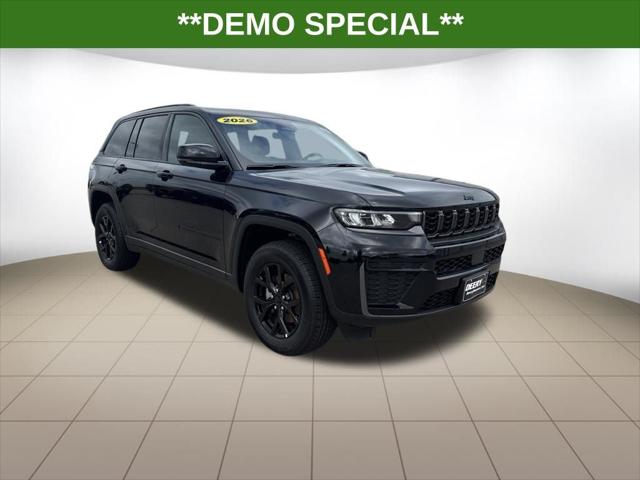 2026 Jeep Grand Cherokee Altitude 4x4 for sale in Waukee, IA