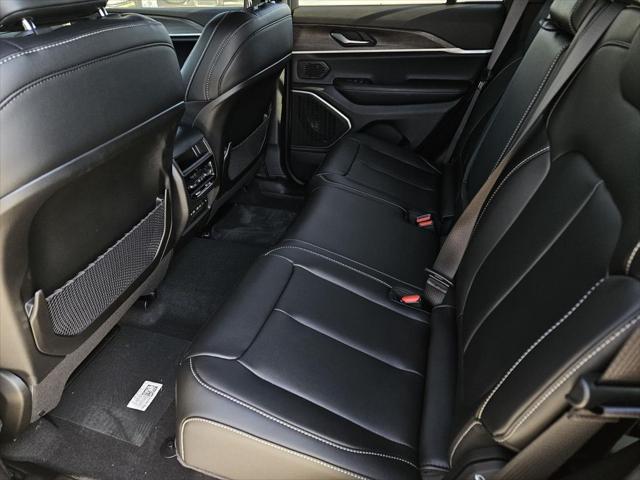 2026 Jeep Grand Cherokee Altitude 4x2