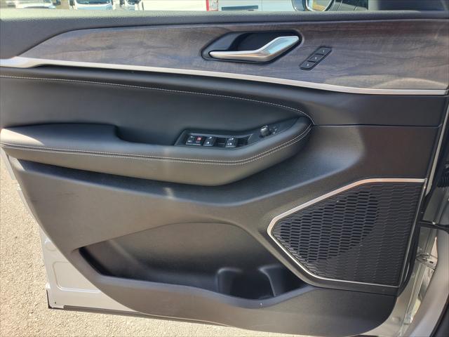 2026 Jeep Grand Cherokee Altitude 4x2