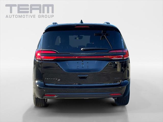 2026 Chrysler Pacifica Select AWD