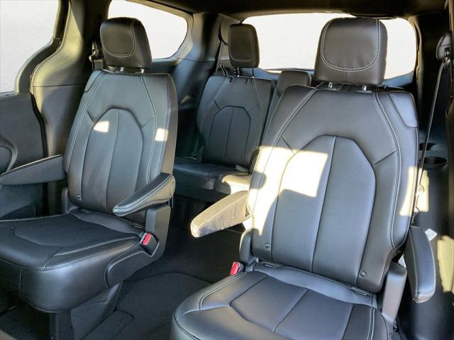 2026 Chrysler Pacifica Select AWD