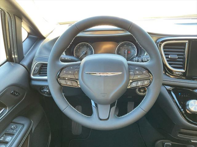 2026 Chrysler Pacifica Select AWD