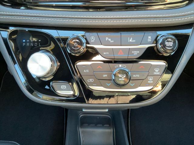 2026 Chrysler Pacifica Select AWD