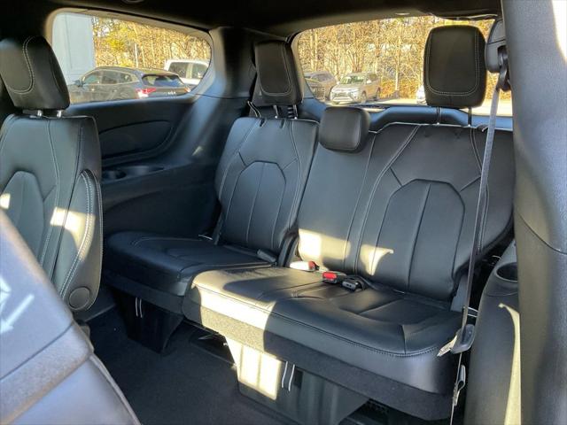 2026 Chrysler Pacifica Select AWD