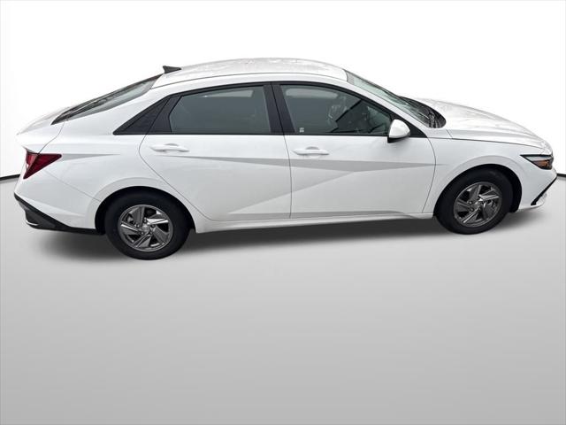 2024 Hyundai Elantra SE 2024 Hyundai Elantra SE