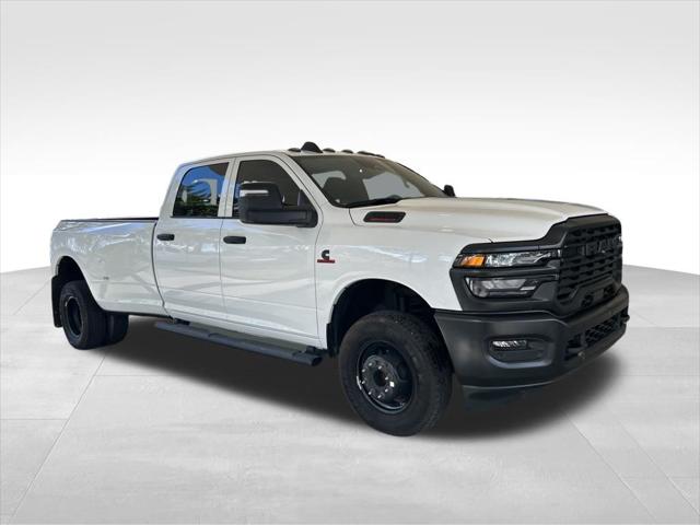 2025 RAM 3500 Tradesman Crew Cab 4x4 8 Box