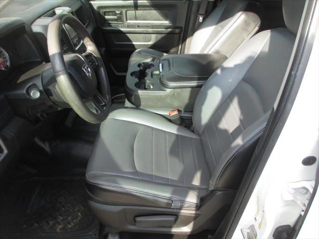 2022 RAM 1500 Classic Tradesman Crew Cab 4x4 64 Box 2022 RAM 1500 Classic Tradesman Crew Cab 4x4 64 Box